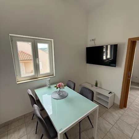 Dinova Grebaastica Daire